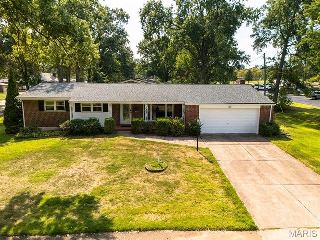 530 Mid Meadows Lane, Kirkwood, MO 63122