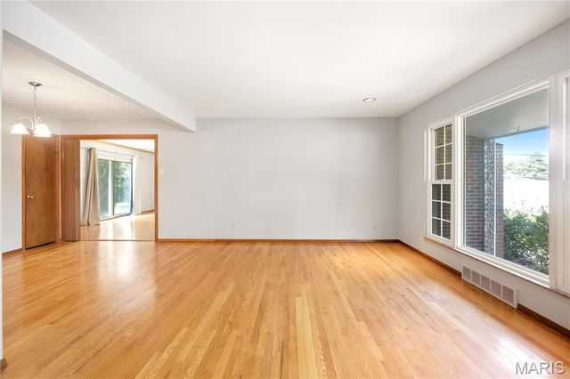 530 Mid Meadows Lane, Kirkwood, MO 63122