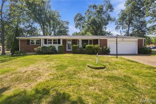 530 Mid Meadows Lane, Kirkwood, MO 63122