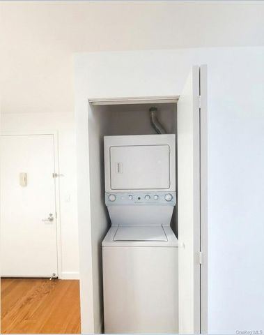 40-28 College Point Boulevard 1203, Flushing, NY 11354