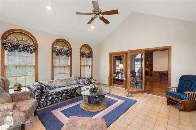 924 Ashley Glen Drive, Winston-salem, NC 27104