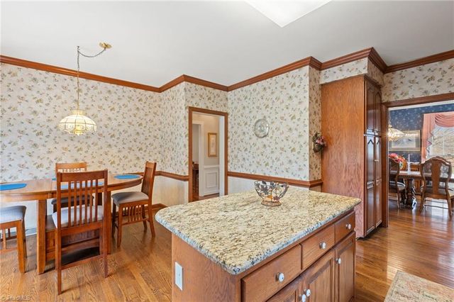 924 Ashley Glen Drive, Winston-salem, NC 27104