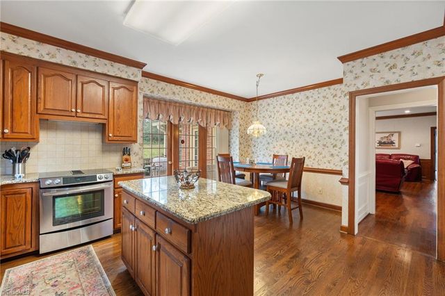 924 Ashley Glen Drive, Winston-salem, NC 27104