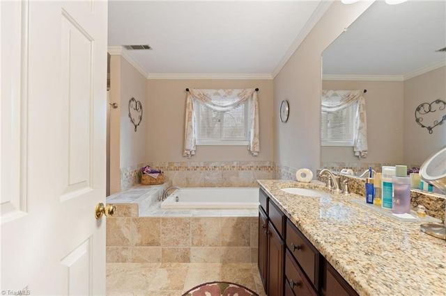 924 Ashley Glen Drive, Winston-salem, NC 27104