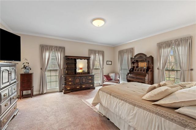 924 Ashley Glen Drive, Winston-salem, NC 27104