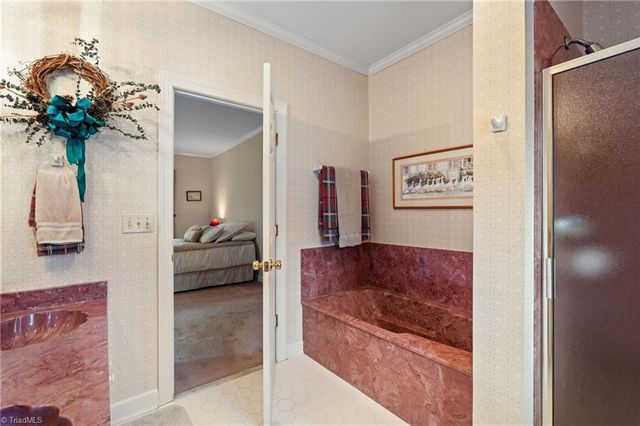 924 Ashley Glen Drive, Winston-salem, NC 27104