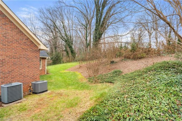 924 Ashley Glen Drive, Winston-salem, NC 27104