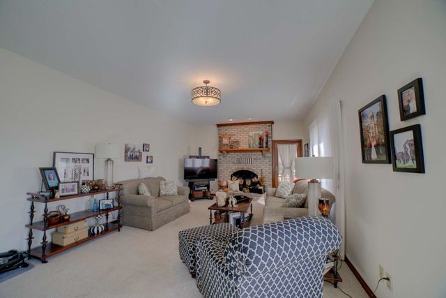 23 Cedarwood Drive, Watseka, IL 60970