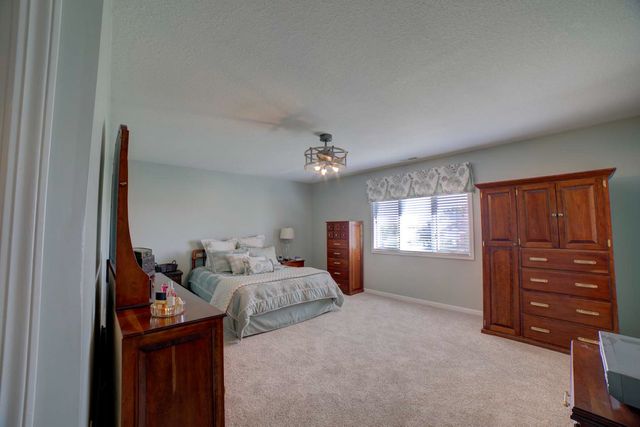 23 Cedarwood Drive, Watseka, IL 60970