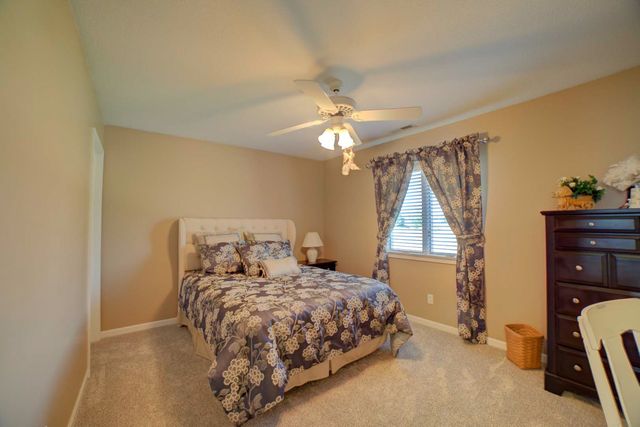 23 Cedarwood Drive, Watseka, IL 60970