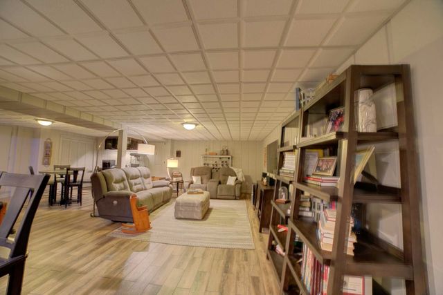 23 Cedarwood Drive, Watseka, IL 60970