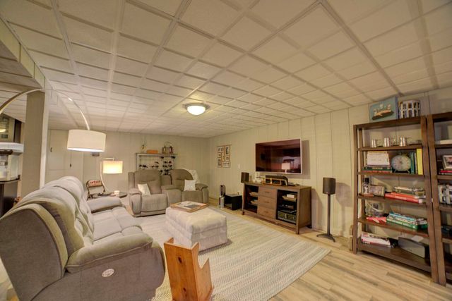 23 Cedarwood Drive, Watseka, IL 60970