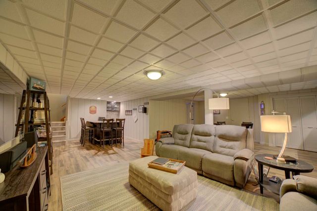 23 Cedarwood Drive, Watseka, IL 60970