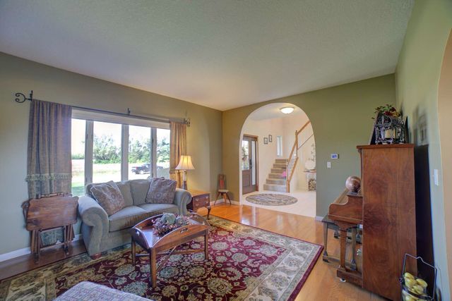 23 Cedarwood Drive, Watseka, IL 60970