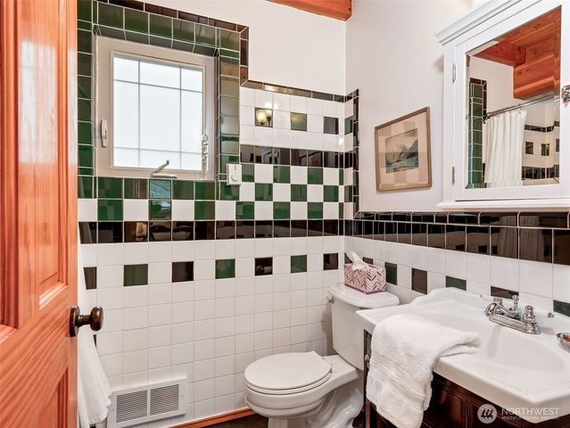 2201 Ebony Street, Port Townsend, WA 98368