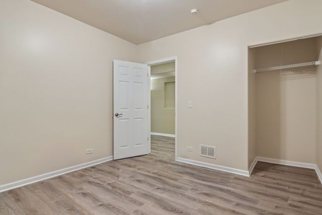 1201 Sterling Drive, Mundelein, IL 60060