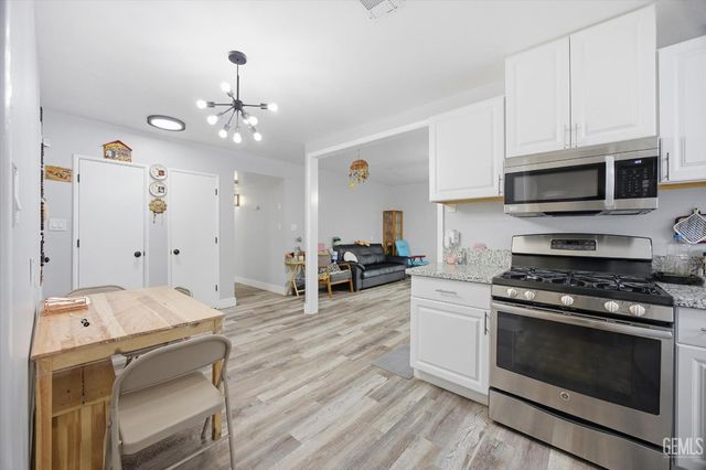 2208 Greenwood Drive, Bakersfield, CA 93306