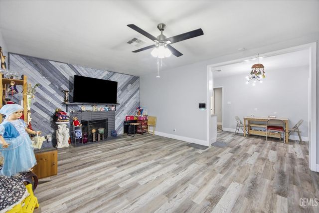 2208 Greenwood Drive, Bakersfield, CA 93306