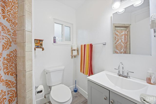 2208 Greenwood Drive, Bakersfield, CA 93306