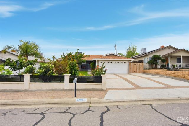 2208 Greenwood Drive, Bakersfield, CA 93306