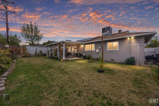 2208 Greenwood Drive, Bakersfield, CA 93306