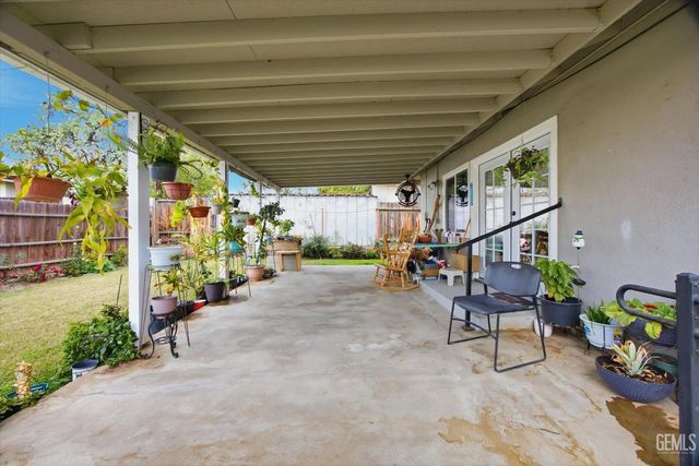 2208 Greenwood Drive, Bakersfield, CA 93306