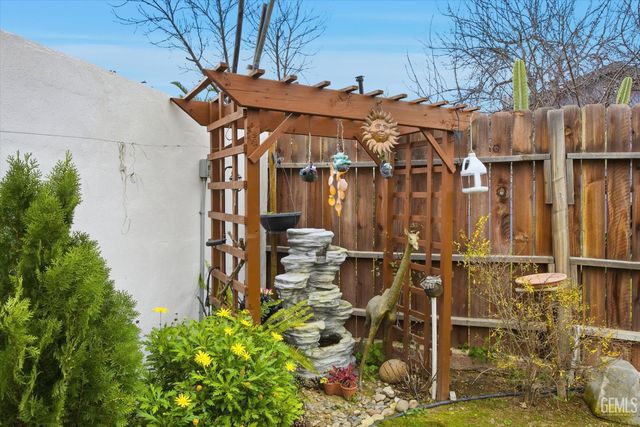 2208 Greenwood Drive, Bakersfield, CA 93306