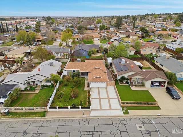 2208 Greenwood Drive, Bakersfield, CA 93306