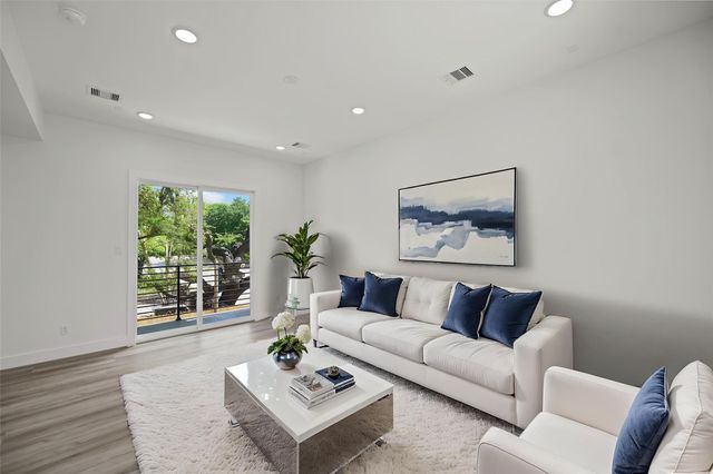 870 W Little York Road B, Houston, TX 77091