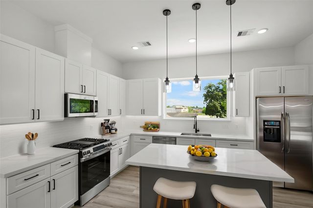 870 W Little York Road B, Houston, TX 77091