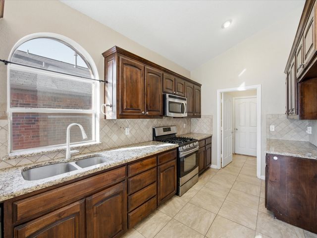 5204 Grayson Ridge Drive, Fort Worth, TX 76179