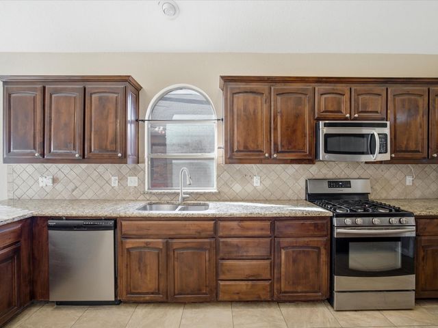 5204 Grayson Ridge Drive, Fort Worth, TX 76179