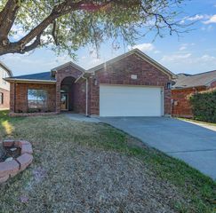 5204 Grayson Ridge Drive, Fort Worth, TX 76179