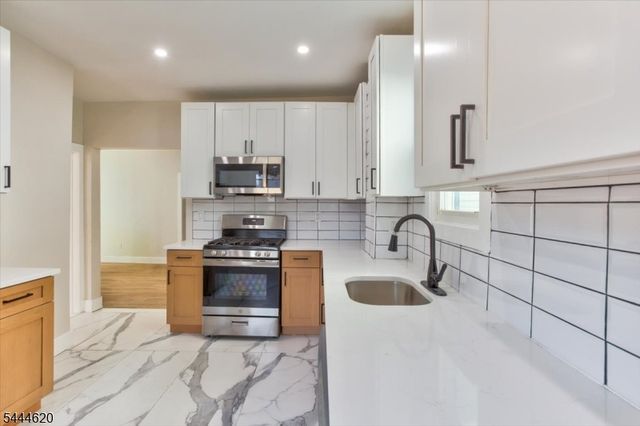 152 N Clinton St, East Orange City, NJ 07017