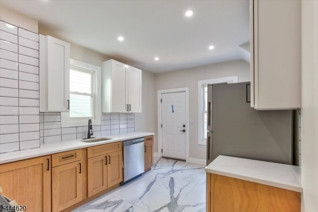 152 N Clinton St, East Orange City, NJ 07017