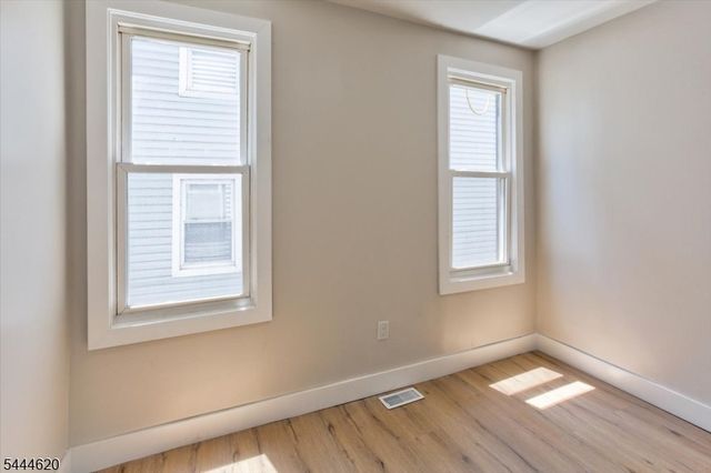 152 N Clinton St, East Orange City, NJ 07017
