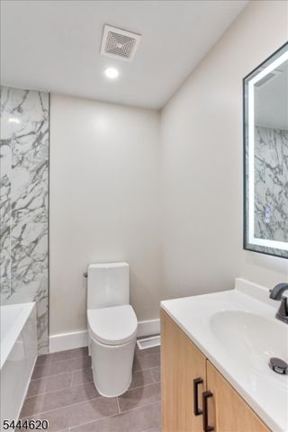152 N Clinton St, East Orange City, NJ 07017