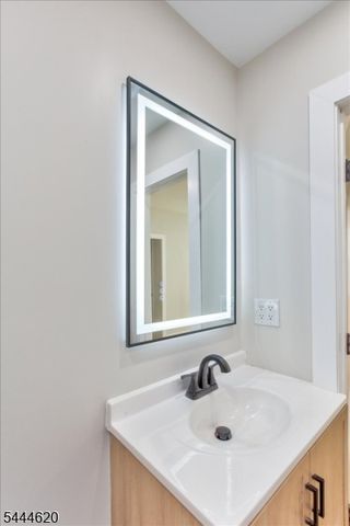 152 N Clinton St, East Orange City, NJ 07017