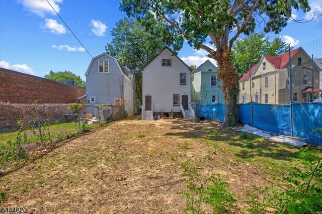 152 N Clinton St, East Orange City, NJ 07017