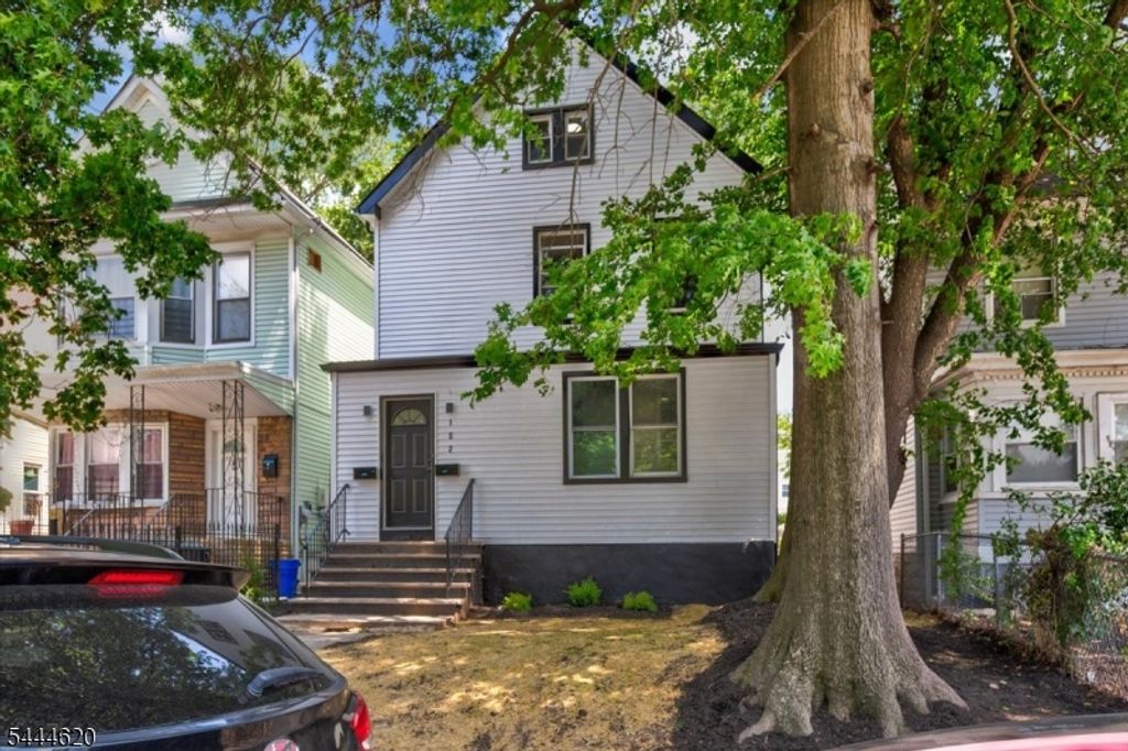 152 N Clinton St, East Orange City, NJ 07017