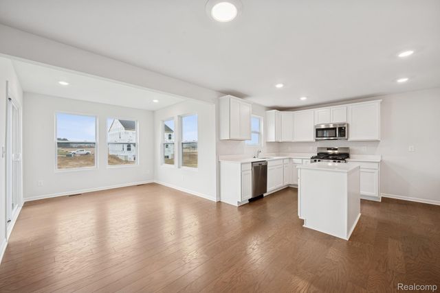 707 Knollwood Bend, Chelsea, MI 48118