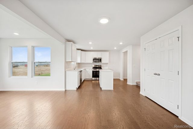 707 Knollwood Bend, Chelsea, MI 48118