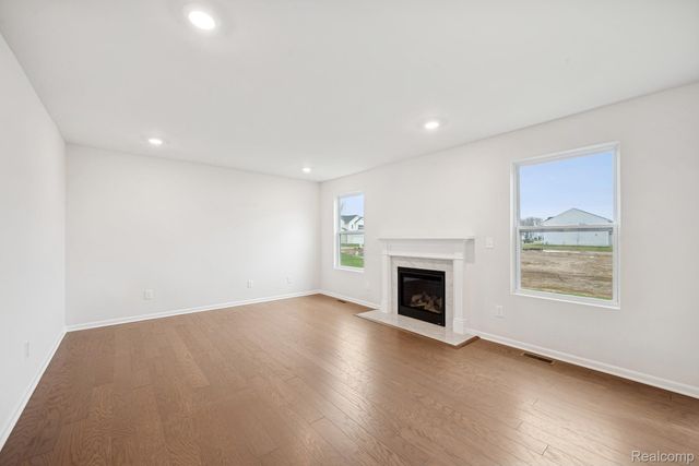 707 Knollwood Bend, Chelsea, MI 48118