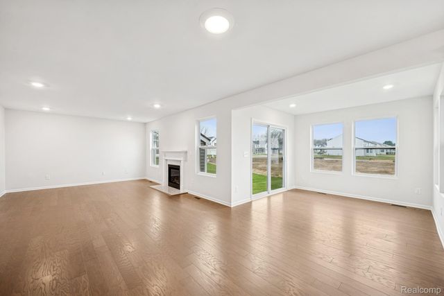 707 Knollwood Bend, Chelsea, MI 48118