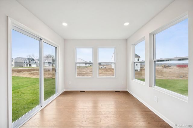 707 Knollwood Bend, Chelsea, MI 48118