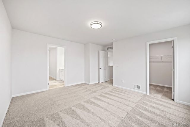 707 Knollwood Bend, Chelsea, MI 48118