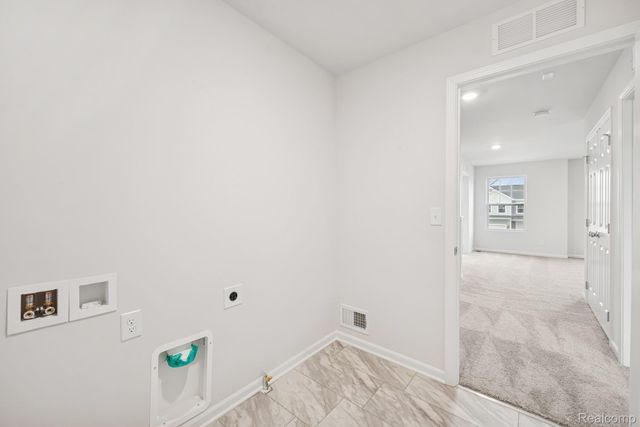 707 Knollwood Bend, Chelsea, MI 48118