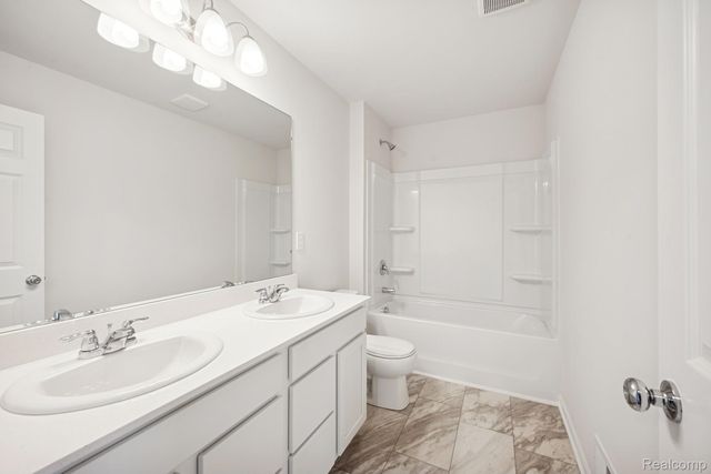 707 Knollwood Bend, Chelsea, MI 48118