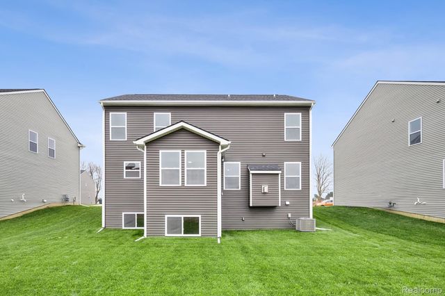 707 Knollwood Bend, Chelsea, MI 48118