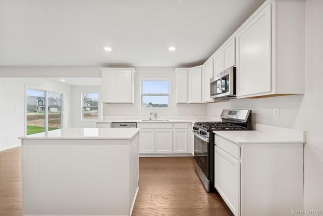 707 Knollwood Bend, Chelsea, MI 48118